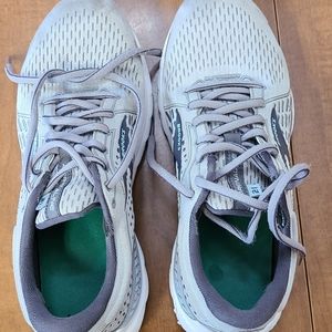 Womens Brooks